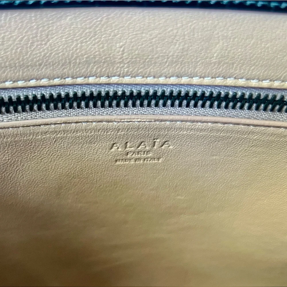 Alaia Leather Shoulder Bag - Picture 5 of 8